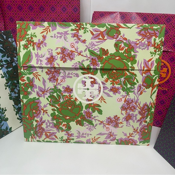 Tory Burch Gifting / Storage Bags In Different Sizes, Patterns & Colors - Picture 3 of 16